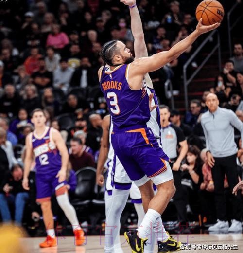 布克33分带队狂胜!太阳129-102大破国王,威少加冕控卫历史得分王 布克33分带队狂胜!太阳129-102大破国王,威少加冕控卫历史得分王