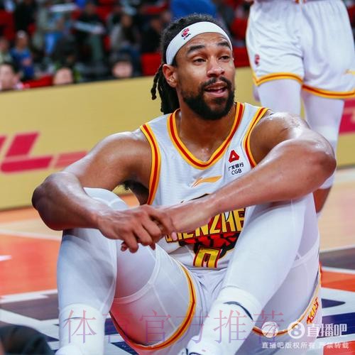 萨林杰半场出战10分钟,投篮4中3得到7分4篮板2助攻1抢断 萨林杰半场出战10分钟,投篮4中3得到7分4篮板2助攻1抢断