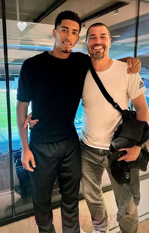 法媒:皇马国际足球部主管和贝林厄姆父亲会面 法媒:皇马国际足球部主管和贝林厄姆父亲会面